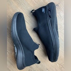 Sketchers Black GOwalk Arch Fit Grand Select Extra Wide